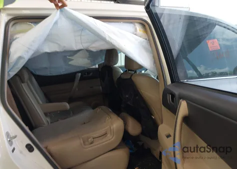 2013 Toyota Highlander Se V6 z USA, uszkodzony, nr VIN 5TDZK3EH7DS122679